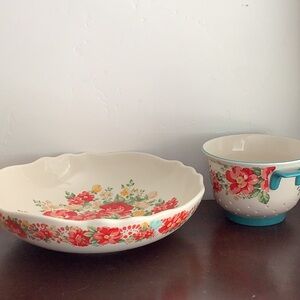 The Pioneer Woman Huge 13” Scalloped Pasta or Salad Bowl. Includes Colander.
